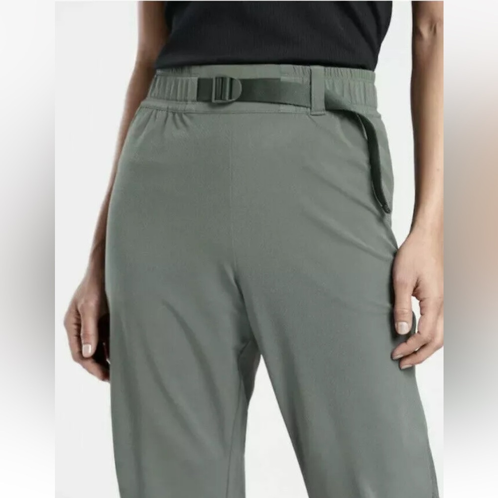 Athleta Quest Jogger in Bali Green size 6 Athleisure Outdoor - Picture 2 of 15